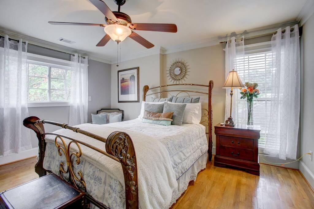 Sleeps16, Spacious Home, Close To Downtown, Beltline, And Walk To Restaurants, 75" Tv, 2 Person Jacuzzi, Ping Pong أتلانتا المظهر الخارجي الصورة