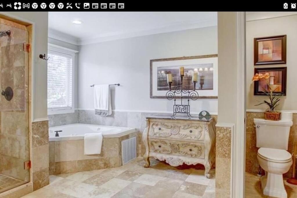 Sleeps16, Spacious Home, Close To Downtown, Beltline, And Walk To Restaurants, 75" Tv, 2 Person Jacuzzi, Ping Pong أتلانتا المظهر الخارجي الصورة